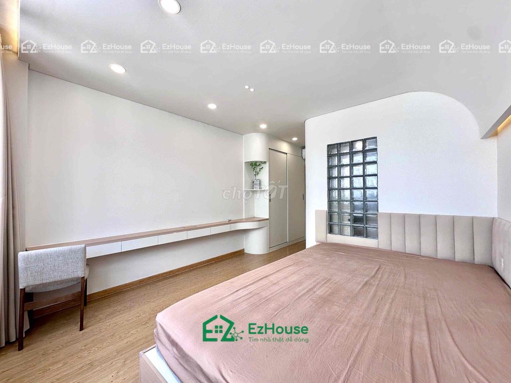 Ezhouse exclusive -- super-saltive kitchen split balcony -- at the new market.