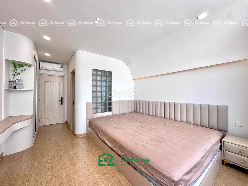 Ezhouse exclusive -- super-saltive kitchen split balcony -- at the new market.