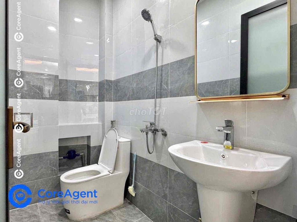 The open-source apartment right here at Bến Thành District 1-- 100 percent new.