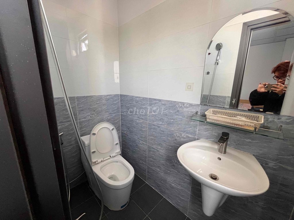The studio is close to ueh, vhu elevators, vaults that protect enough comfort.
