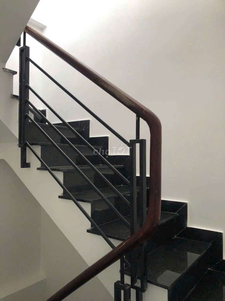rent the entire house downtown. District. 6