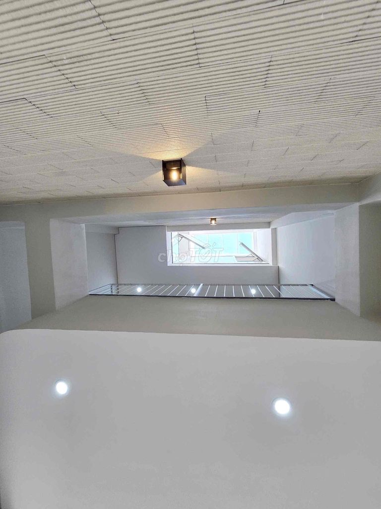 Rent a nice new house in 496 Lã Xuân Oai, either in or out of business.