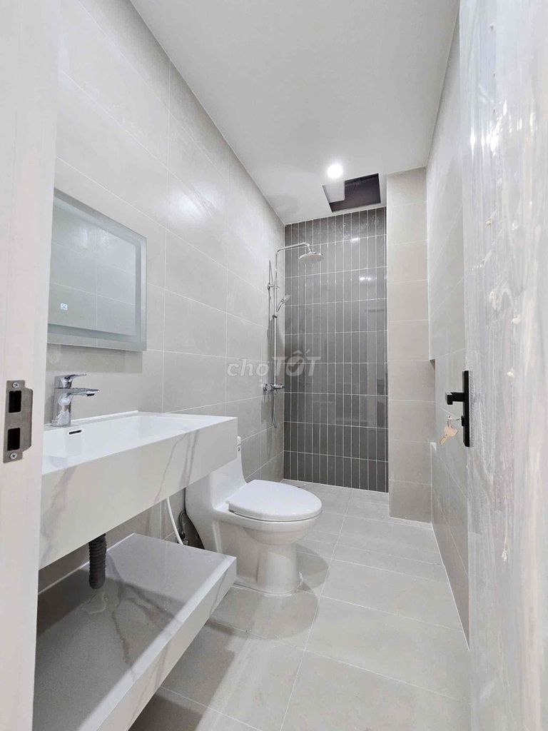 Rent a nice new house in 496 Lã Xuân Oai, either in or out of business.