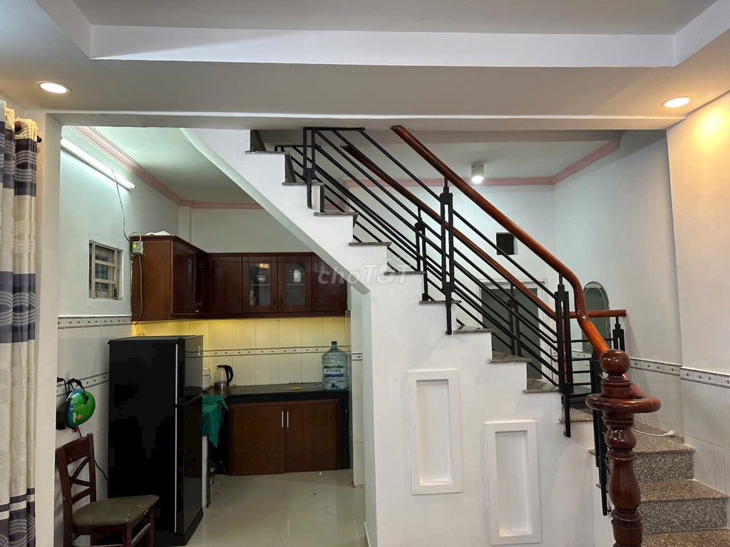Let's rent out the original house.