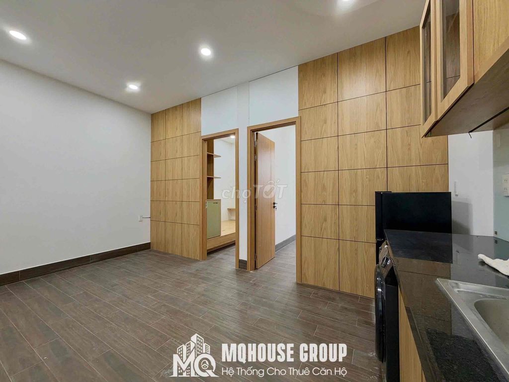 The new two-room balcony building near the Office of Cries, the full interior.