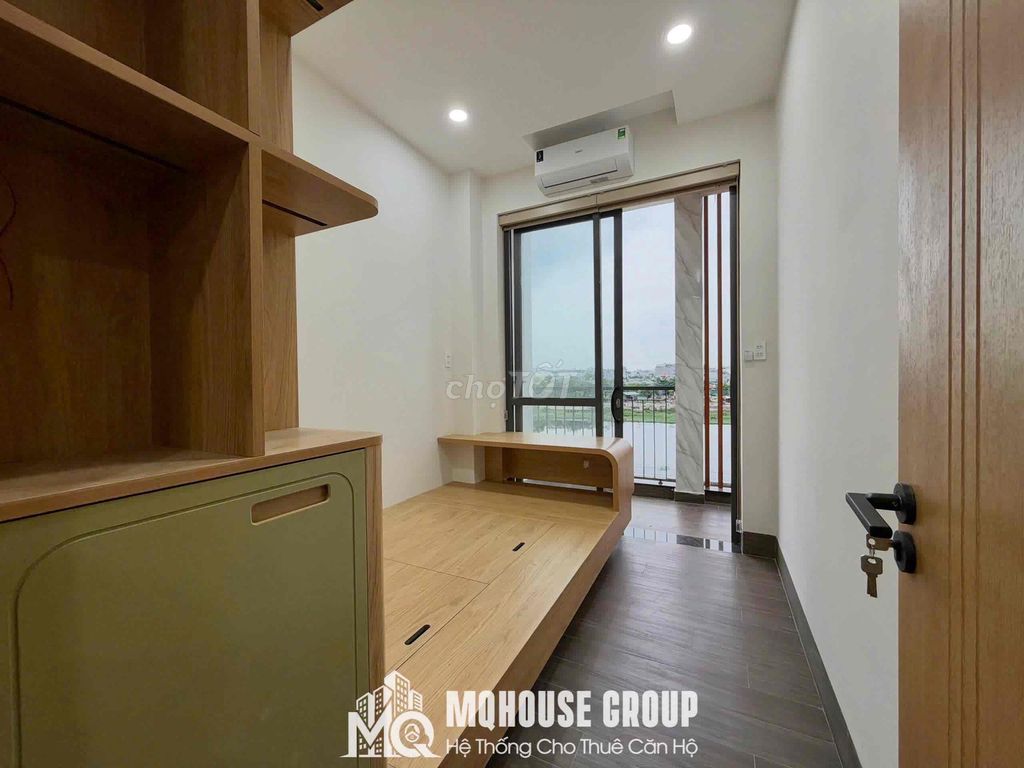 The new two-room balcony building near the Office of Cries, the full interior.