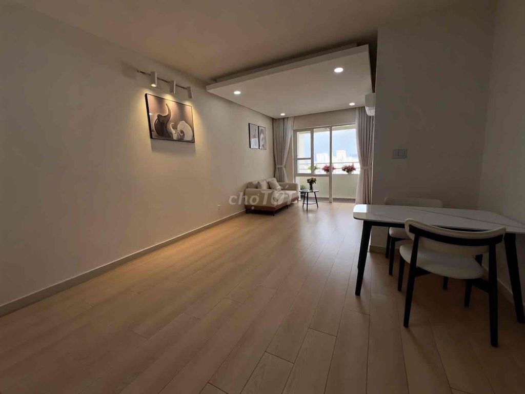 Wrong building. Two bedrooms. 70 meters Nguyễn Gia Trí near border power.