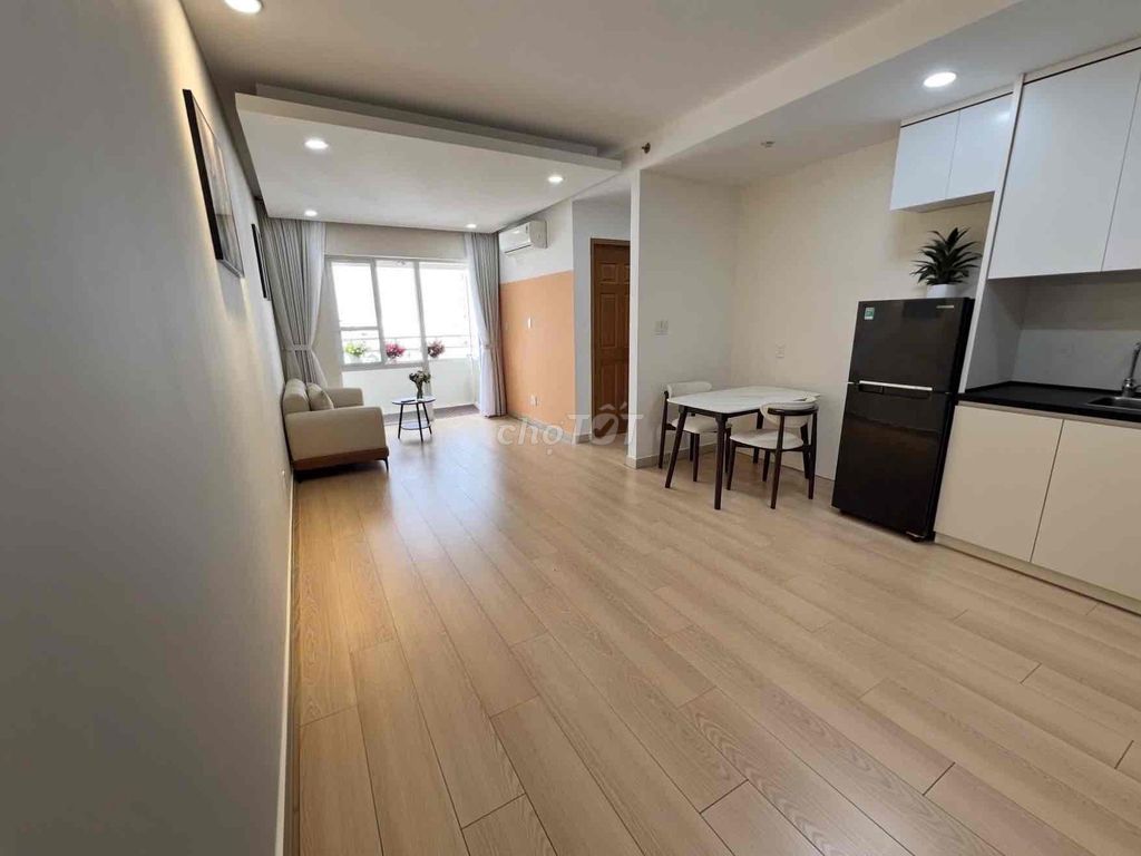 Wrong building. Two bedrooms. 70 meters Nguyễn Gia Trí near border power.