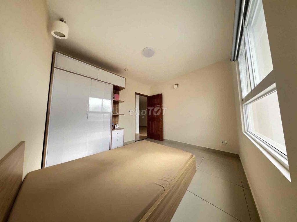Wrong building. Two bedrooms. 70 meters Nguyễn Gia Trí near border power.