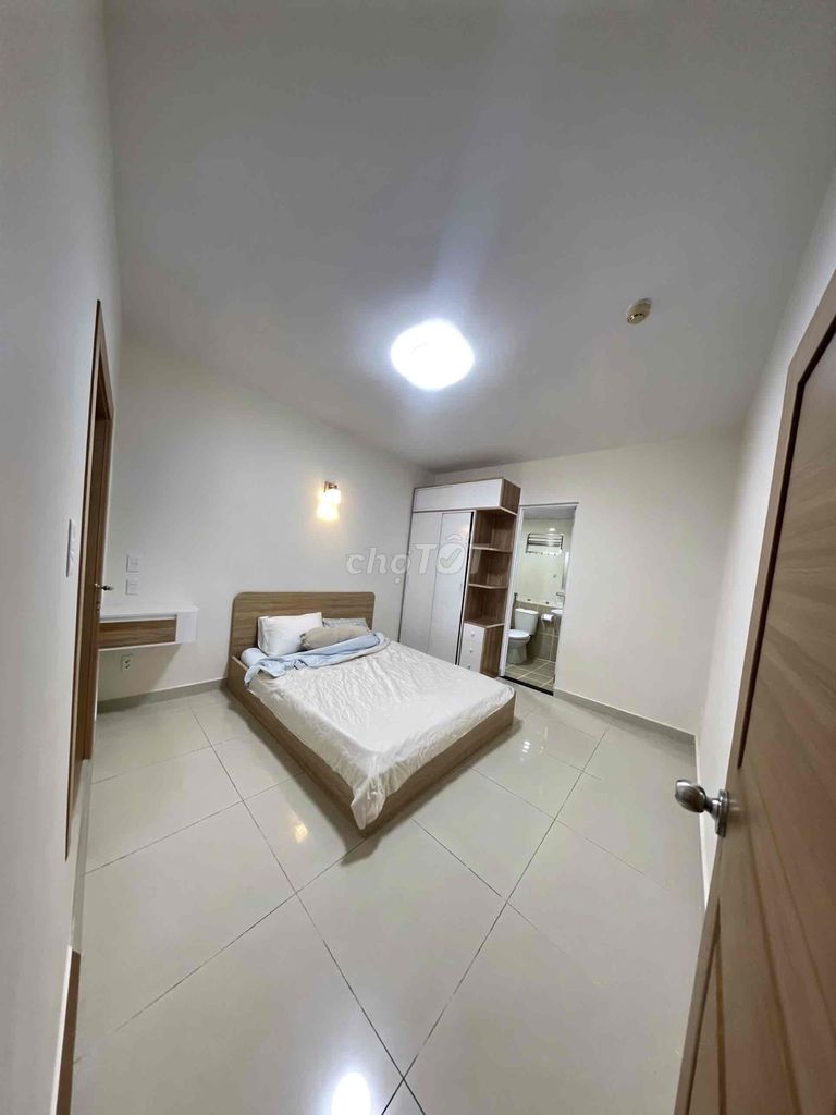 Wrong building. Two bedrooms. 70 meters Nguyễn Gia Trí near border power.