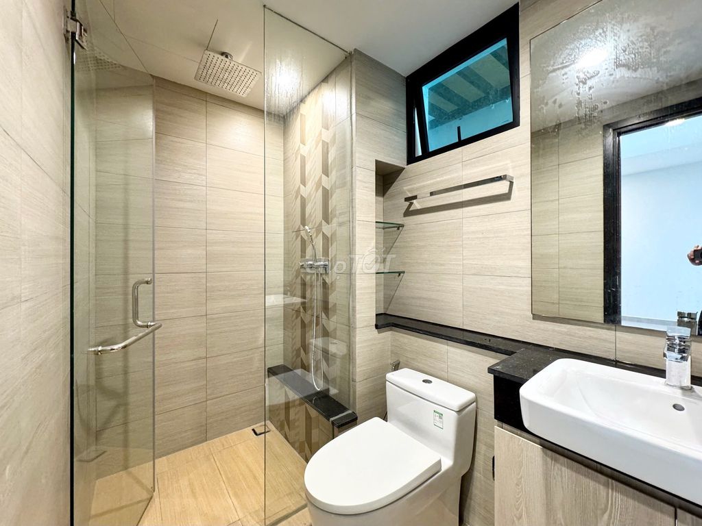 A Feliz En Vista-tcb garden bedroom needs 19 million a month's rent.