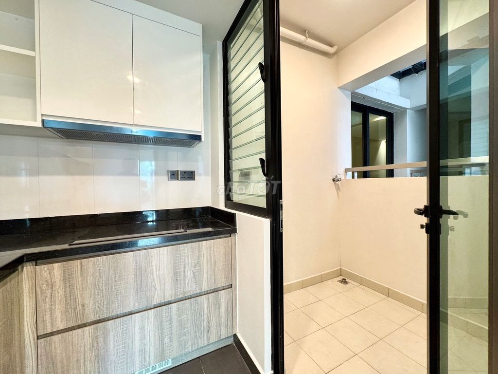 A Feliz En Vista-tcb garden bedroom needs 19 million a month's rent.