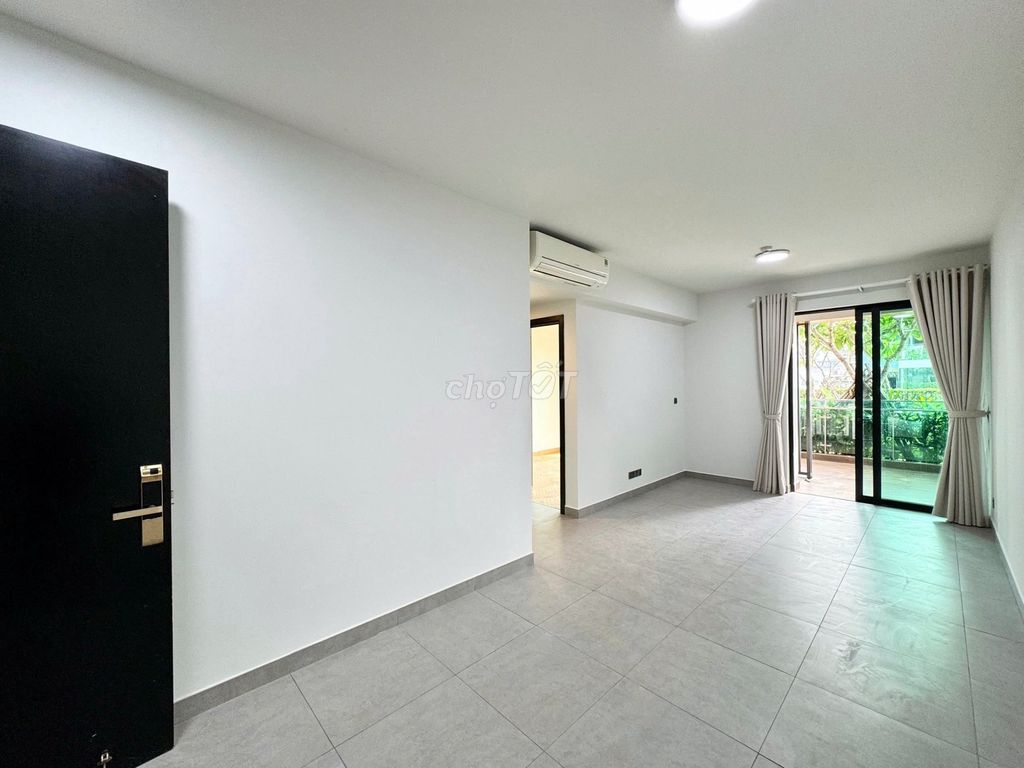 A Feliz En Vista-tcb garden bedroom needs 19 million a month's rent.