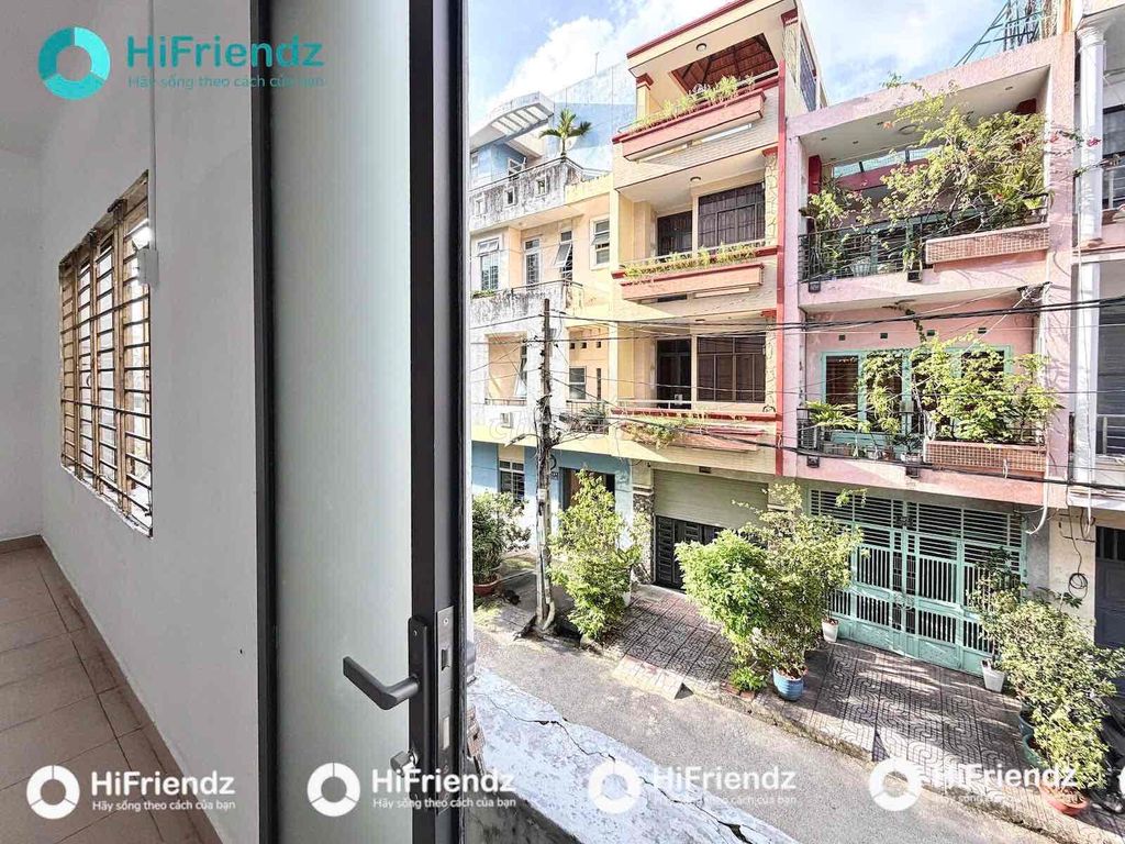 have built a new window - aurine - district 11 - full T