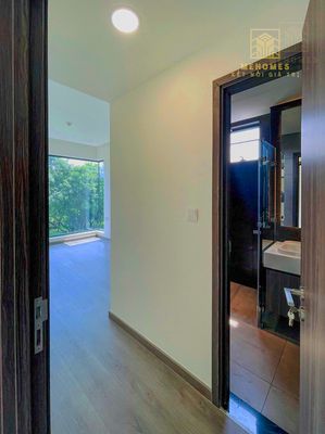 It's the owner who rents three centery ntcb bedrooms just 20 million, green forest view.