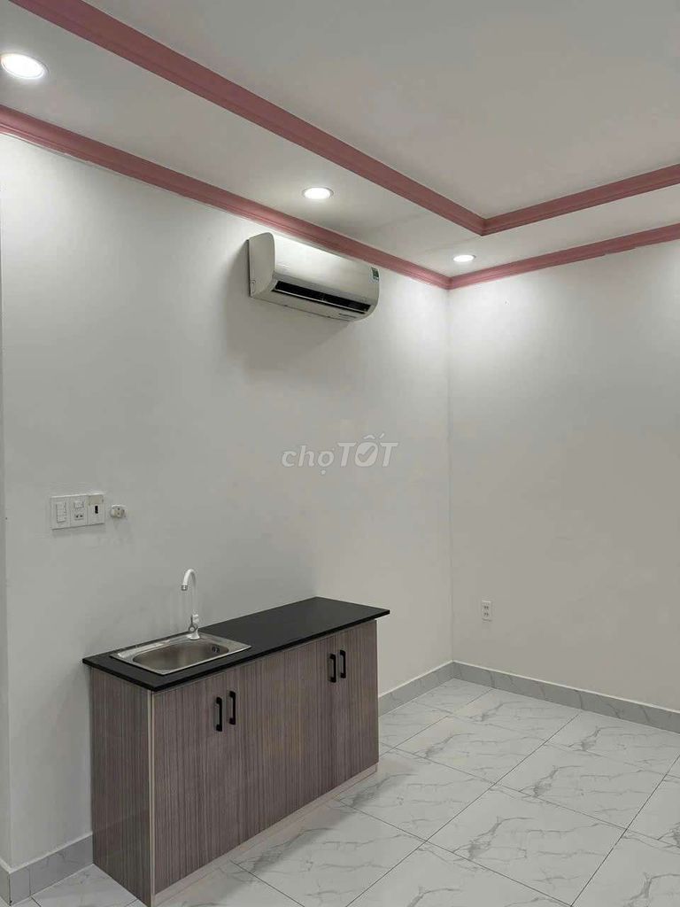 Rent the Assistance Room. Three million a month. Good security.