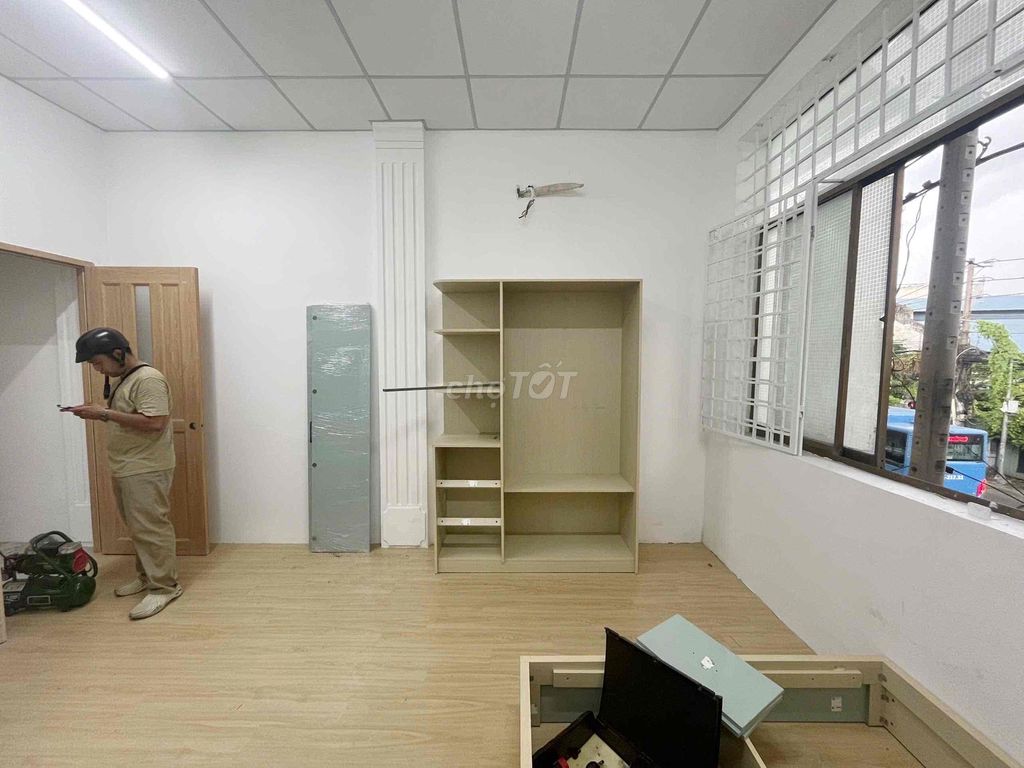 rent a new room full of empty window interiors