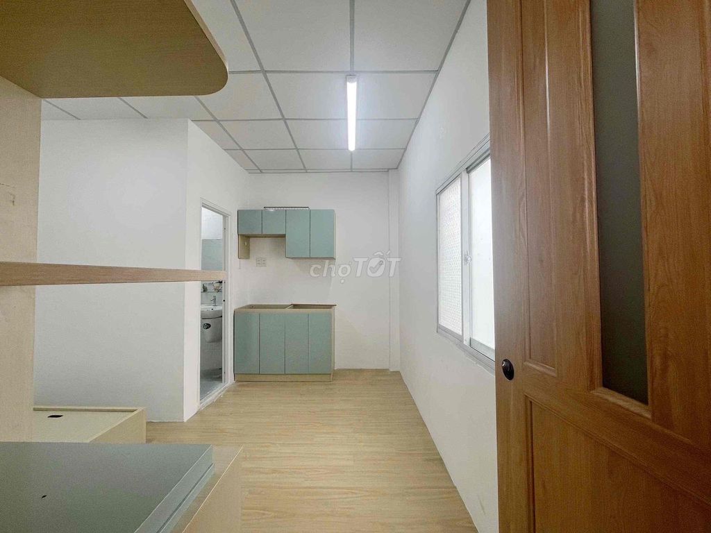 rent a new room full of empty window interiors