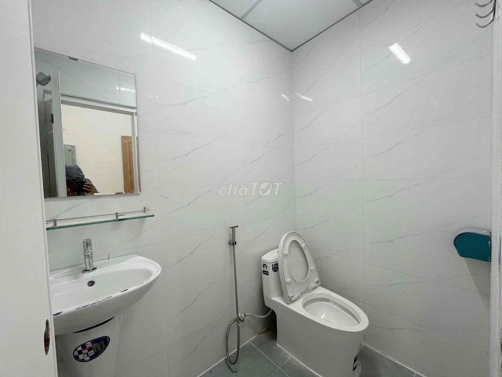 rent a new room full of empty window interiors