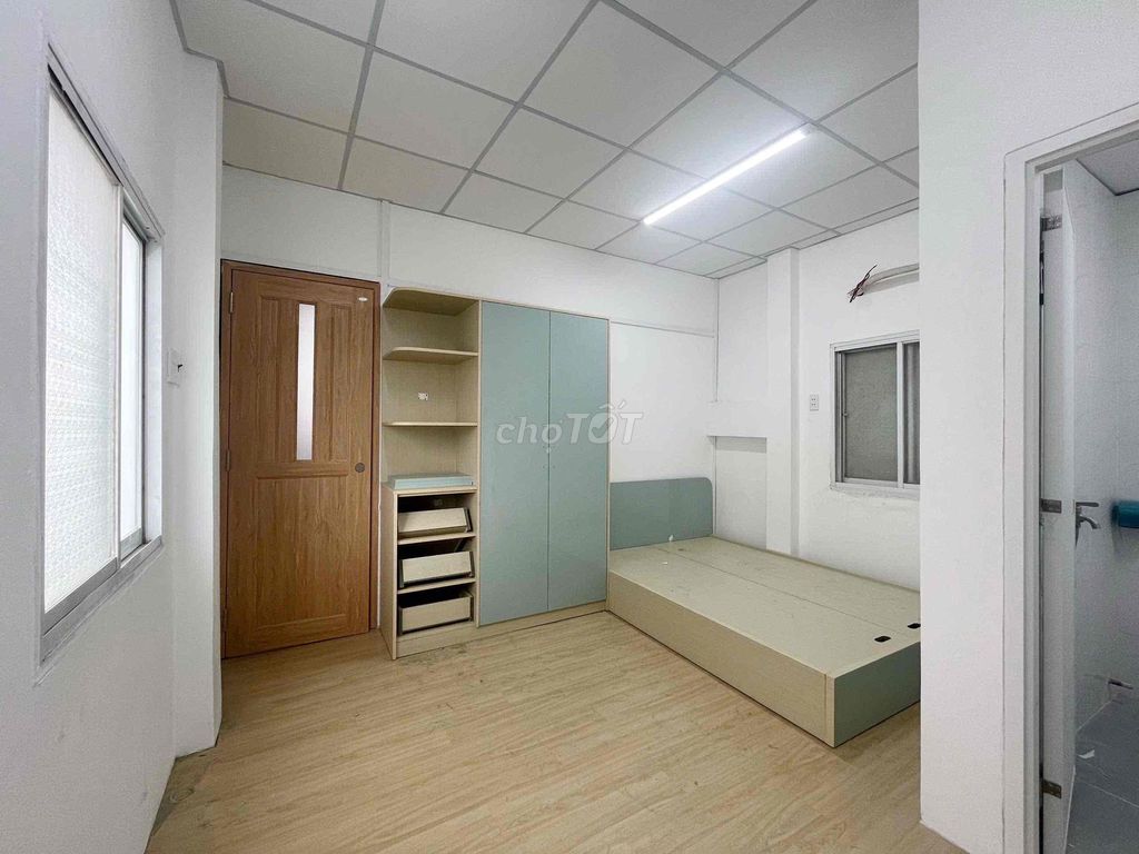 rent a new room full of empty window interiors