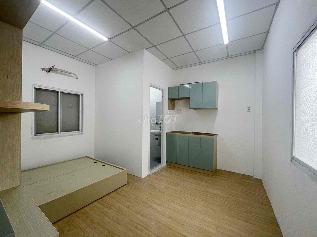 rent a new room full of empty window interiors