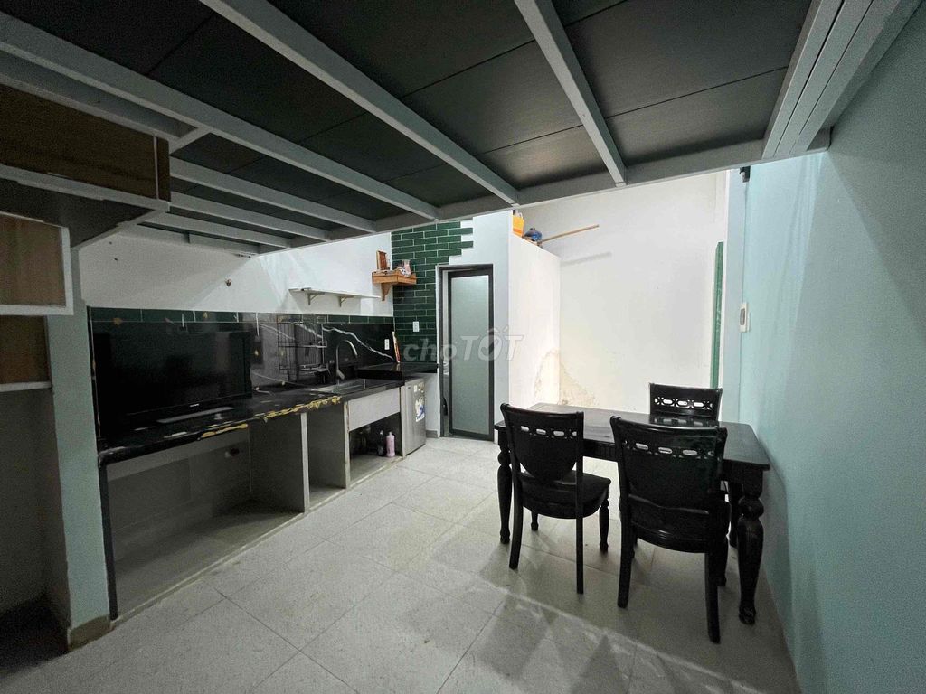Private space - separate kitchen - completely independent passage.