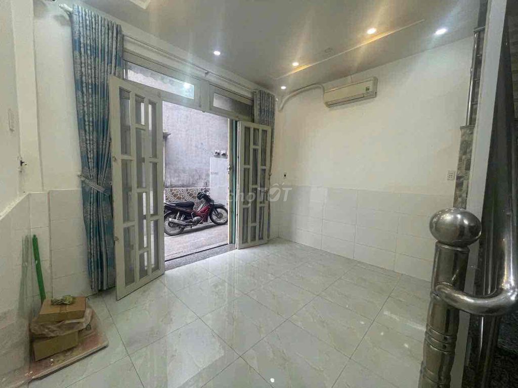 The alley near Lê Trọng Tấn 1st floor.