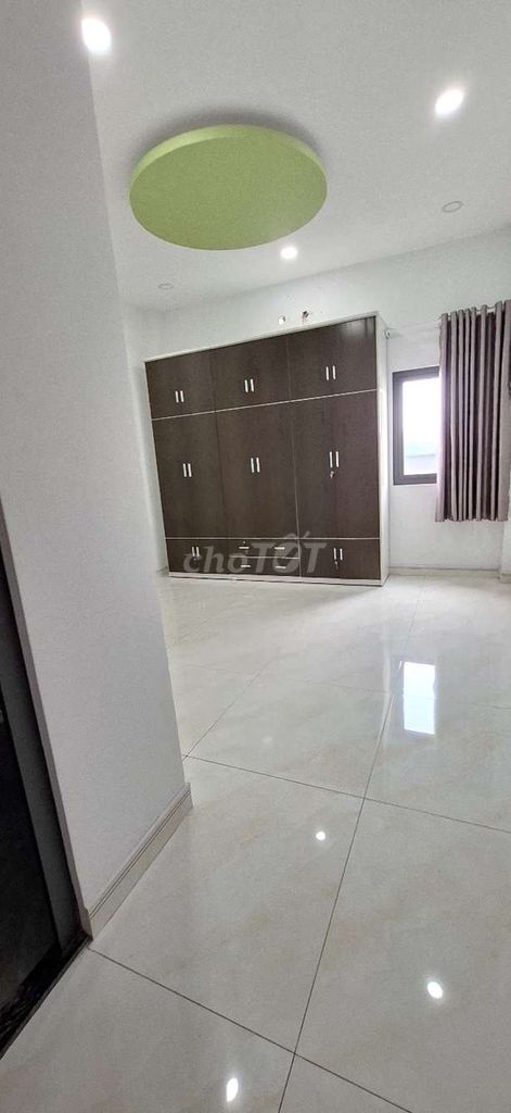 The rental house has interiors. 4404. 4 there's a parking lot. Liên khu 4-5