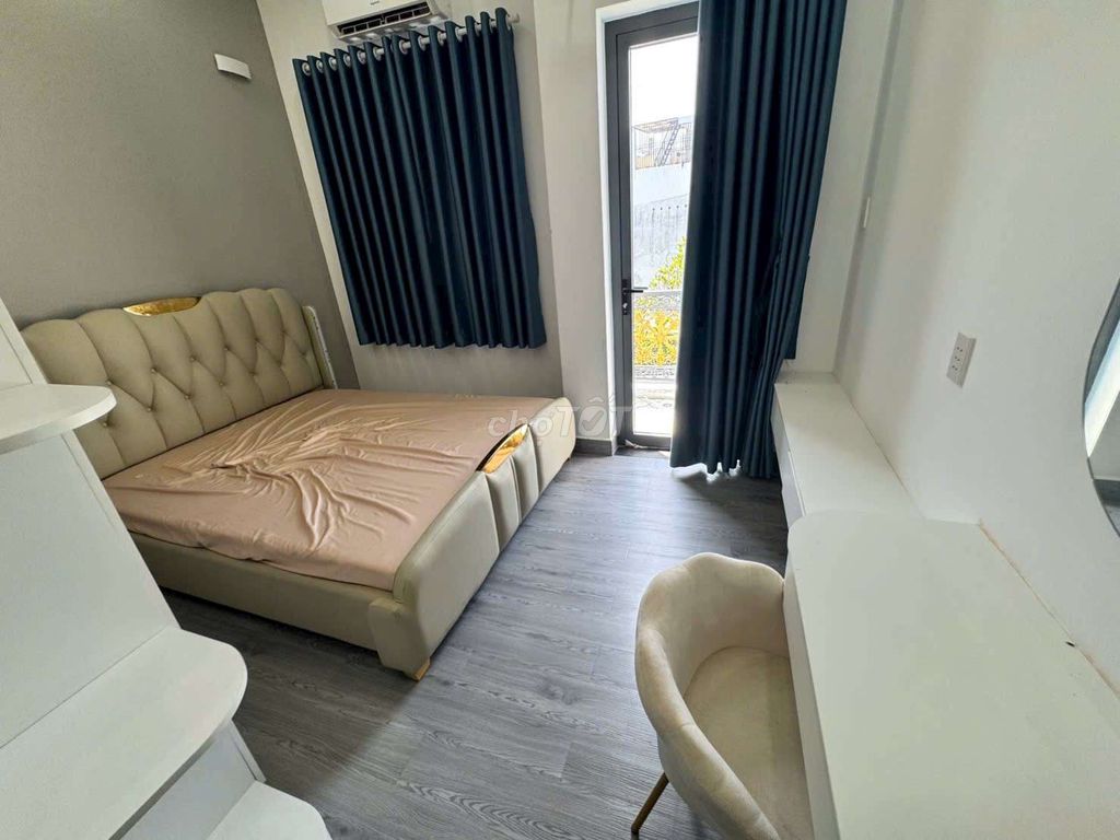 4th floor bedroom 4 full interior toilet, alleycar