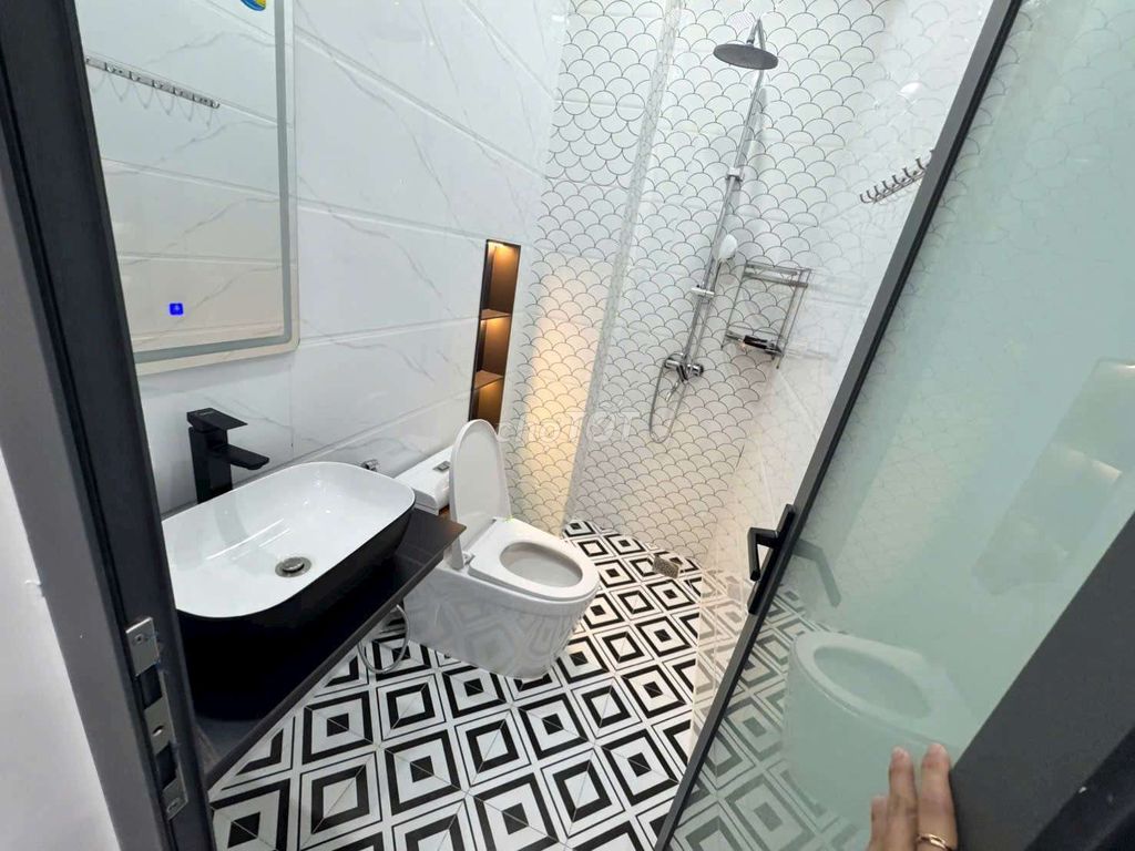 4th floor bedroom 4 full interior toilet, alleycar