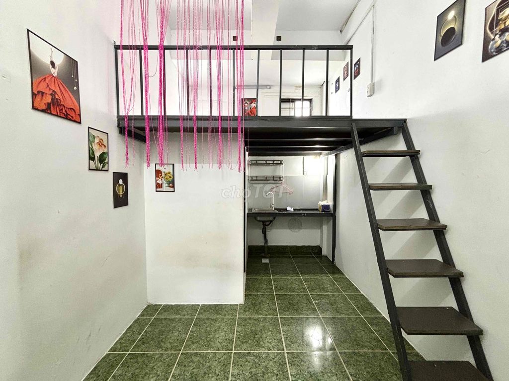 The guard room is cheap, Trường Chinh, and it's really weird, but it's got to go.