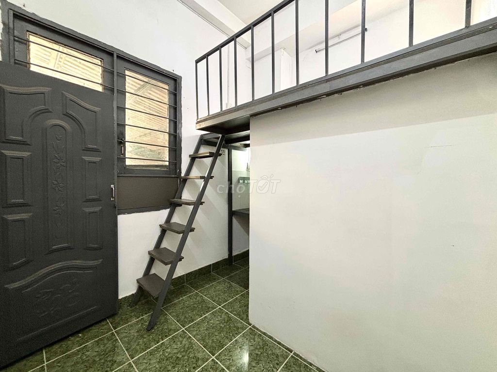 The guard room is cheap, Trường Chinh, and it's really weird, but it's got to go.
