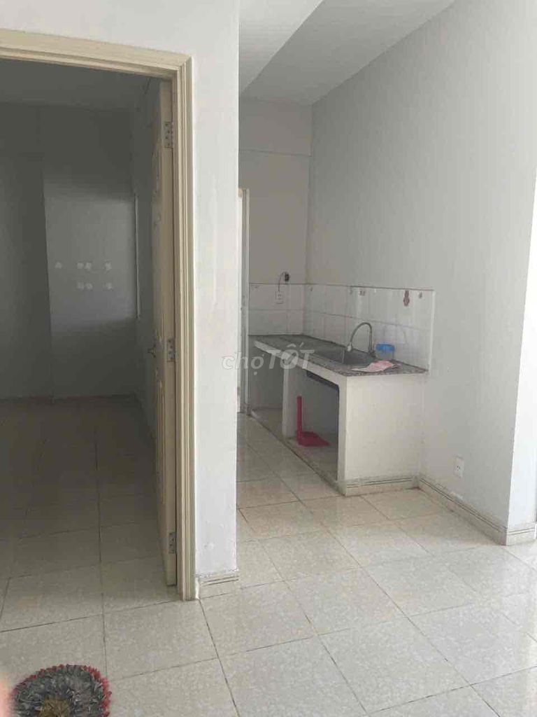 Rent a Royal apartment in Nguyễn Văn Linh.