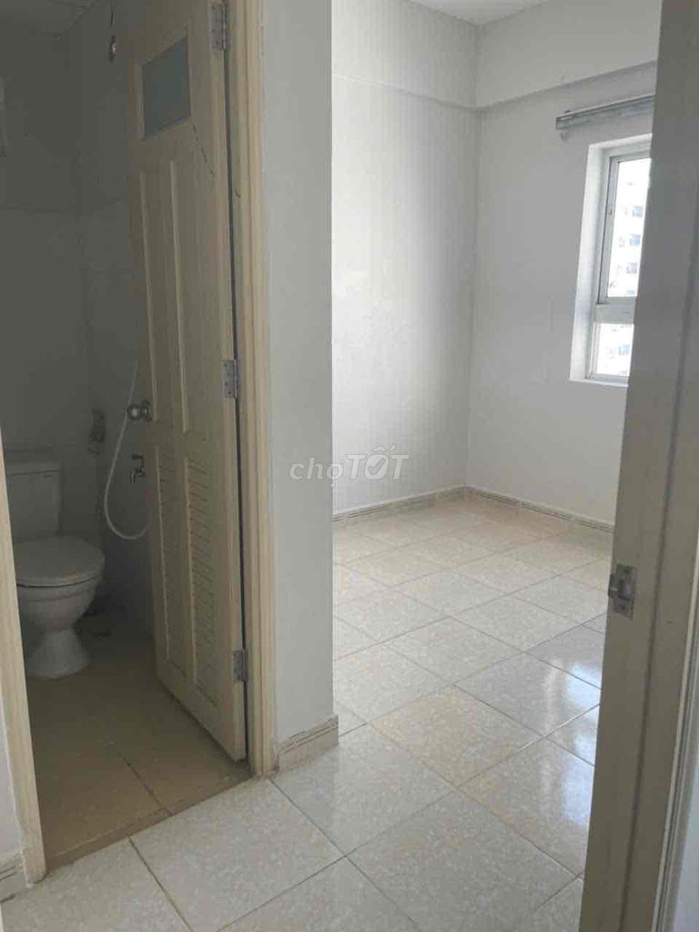 Rent a Royal apartment in Nguyễn Văn Linh.