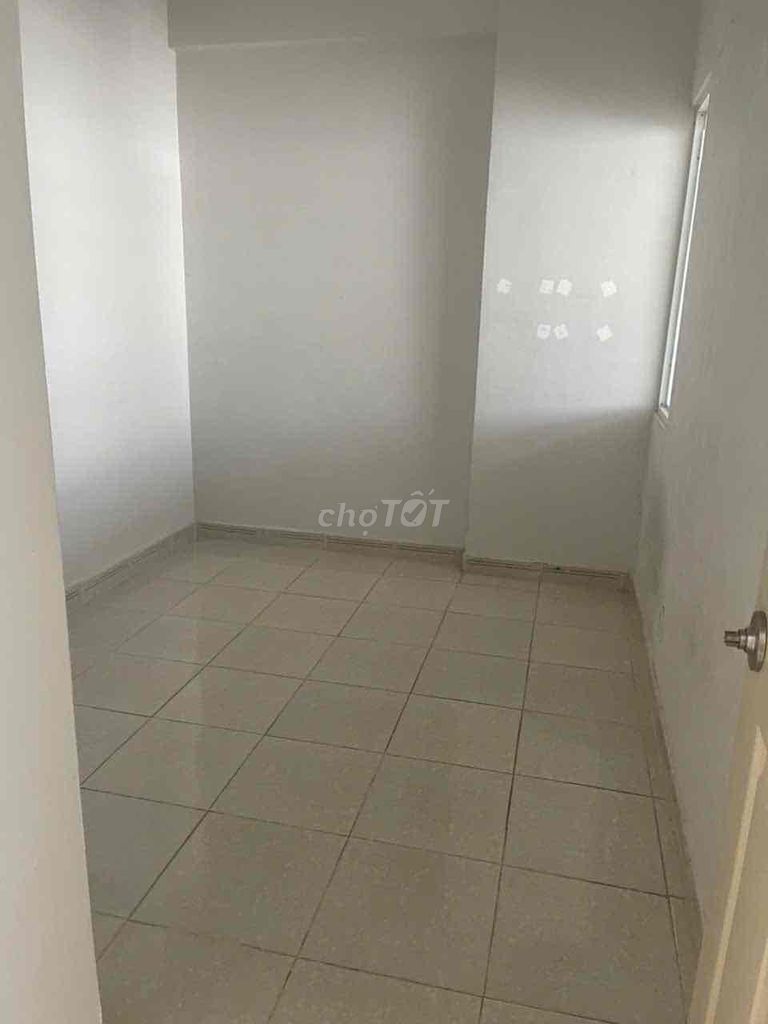 Rent a Royal apartment in Nguyễn Văn Linh.