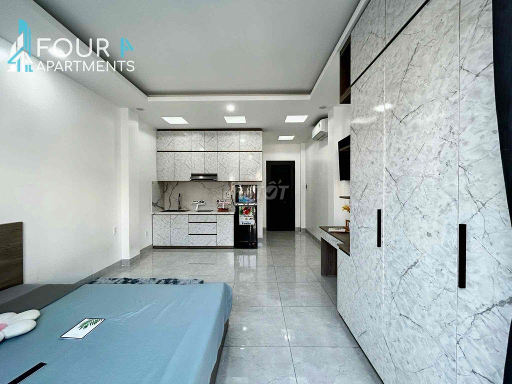 The balcony studio apartment is 35 meters - a million-dollar favor.