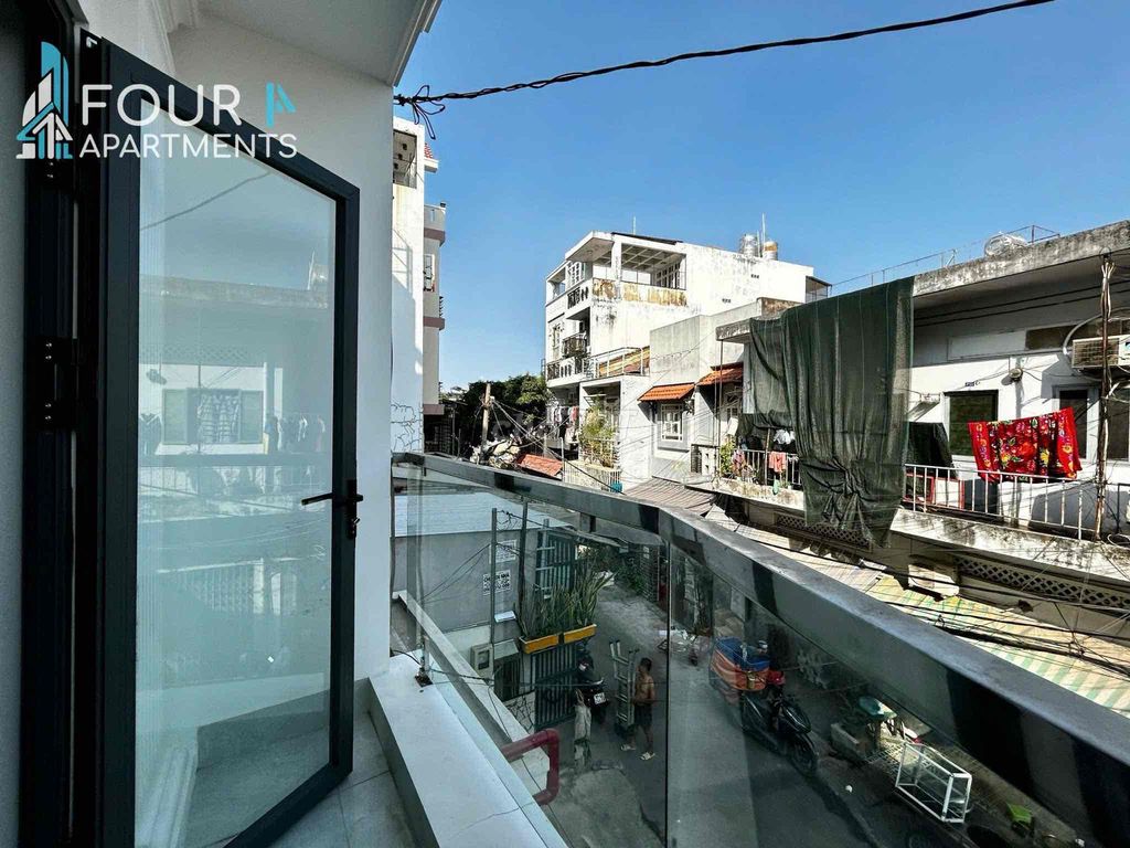 The balcony studio apartment is 35 meters - a million-dollar favor.