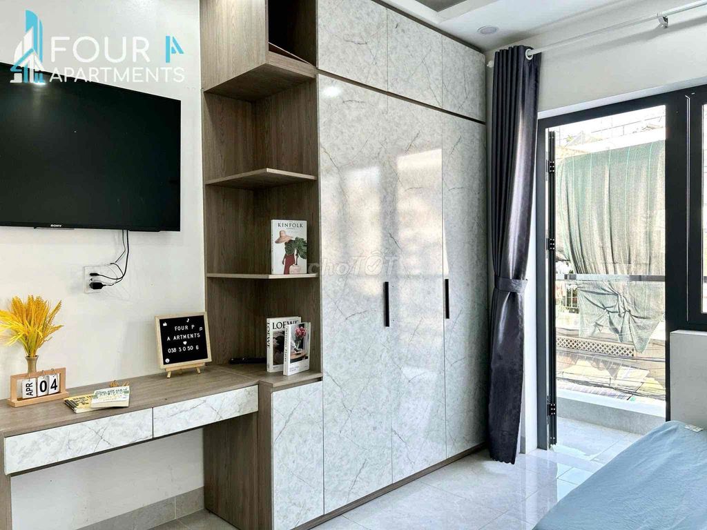 The balcony studio apartment is 35 meters - a million-dollar favor.