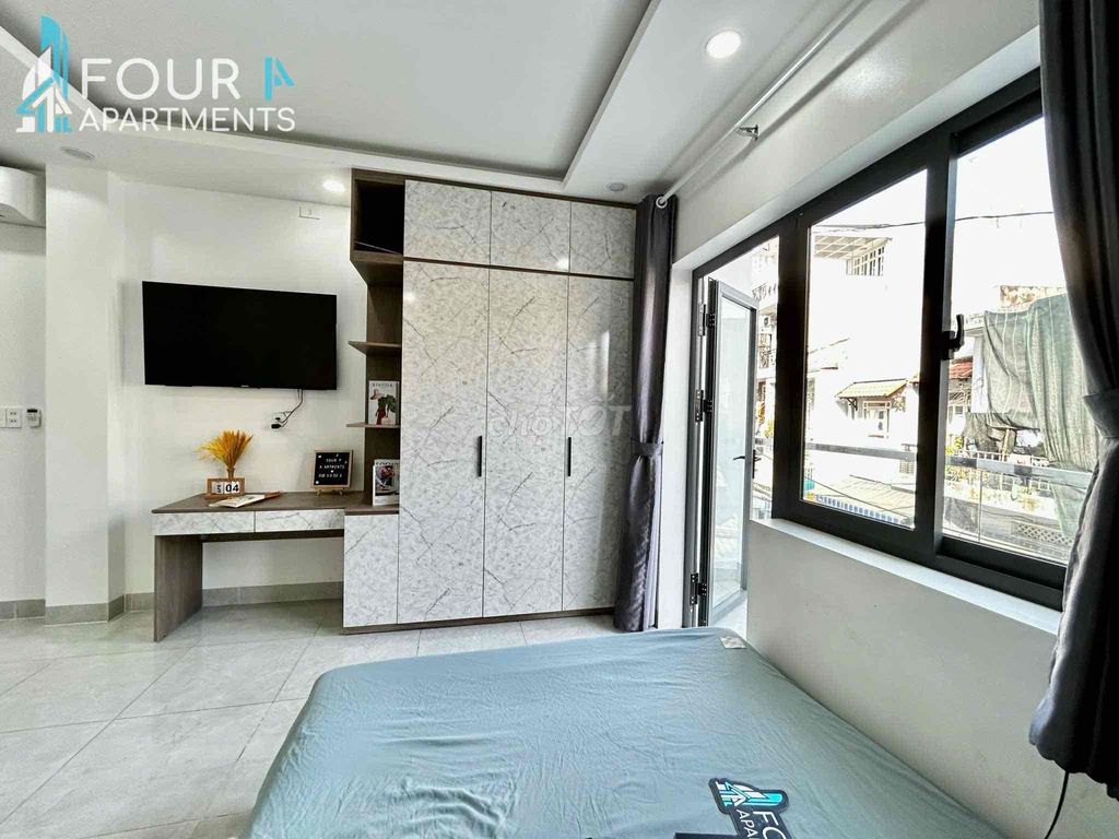 The balcony studio apartment is 35 meters - a million-dollar favor.