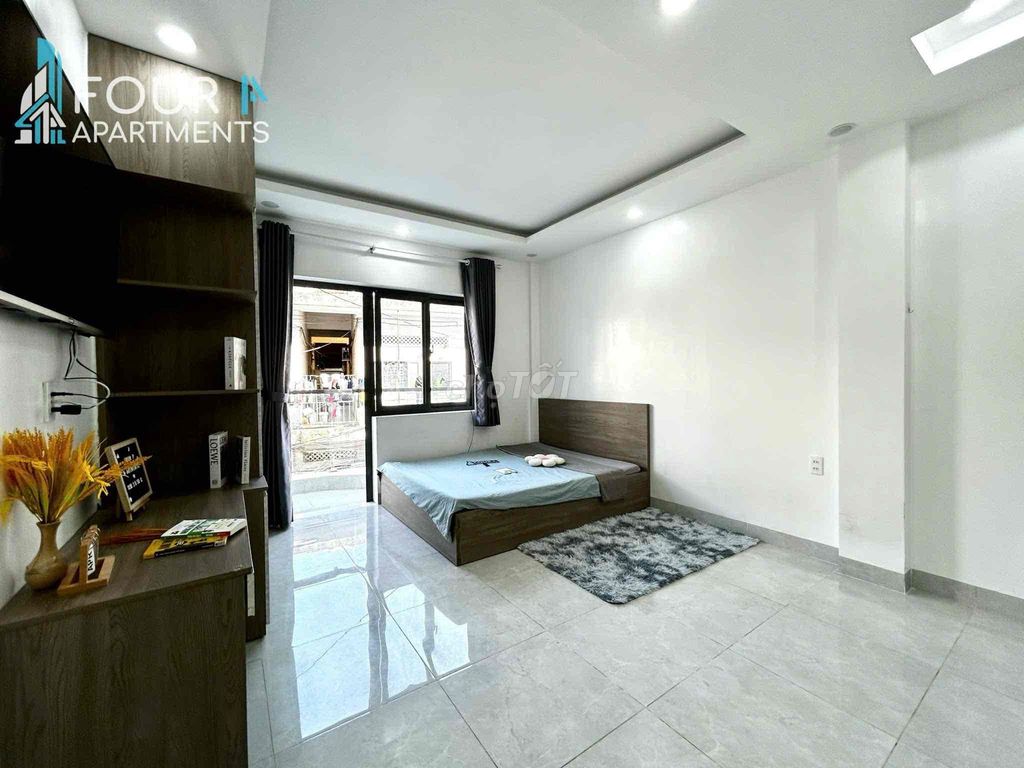 The balcony studio apartment is 35 meters - a million-dollar favor.