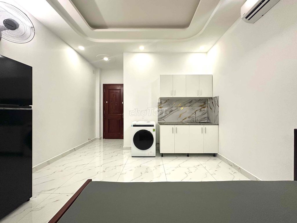 The mini studio is ready to do private drying of the full interior immediately wear out