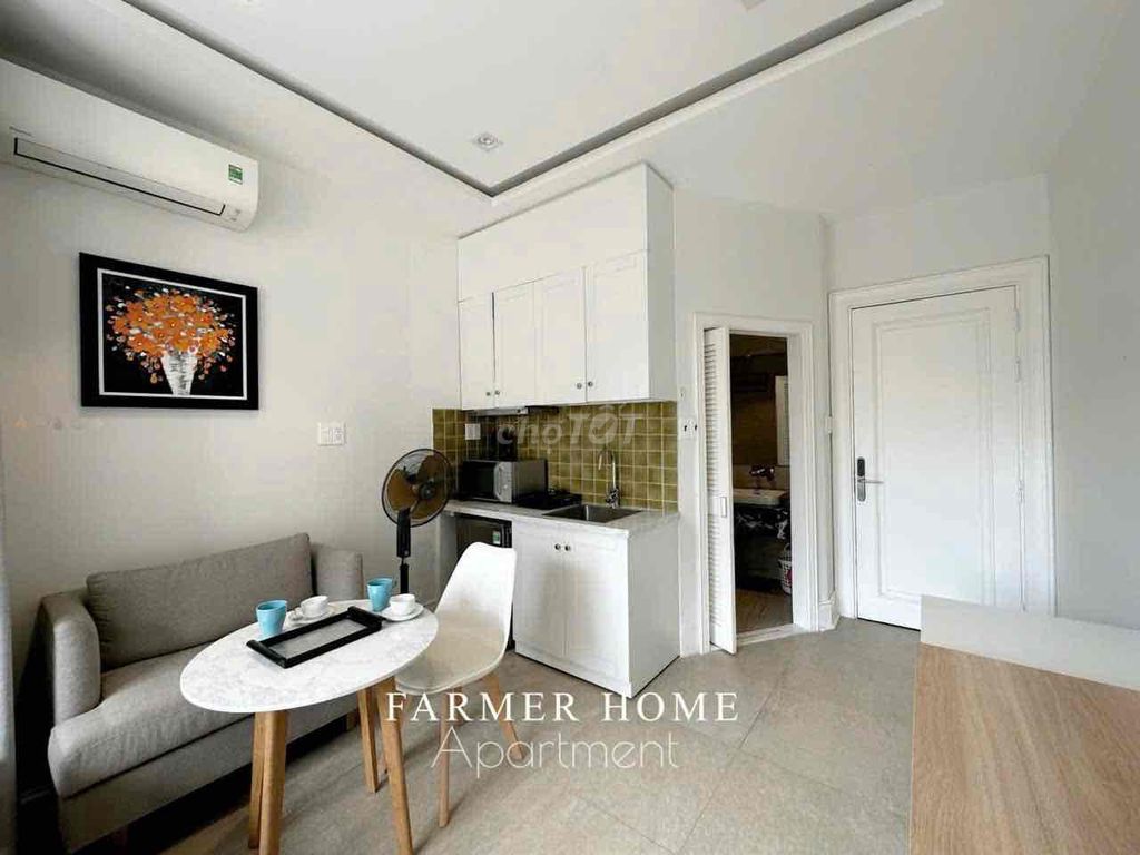 The building studio balcony full Nguyễn Tri Phương.