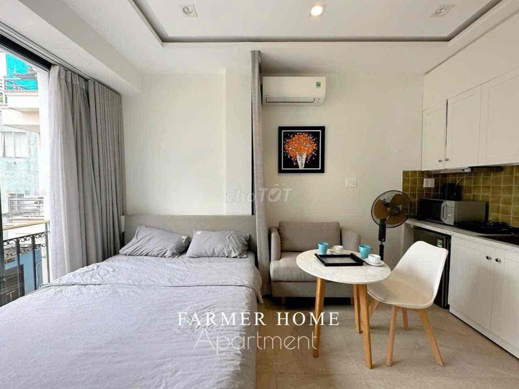 The building studio balcony full Nguyễn Tri Phương.