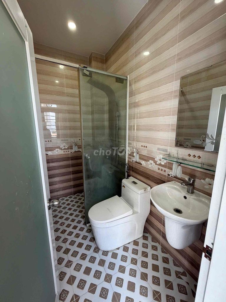 need to rent the whole 6 x 9 bedroom 5 tolet alley car 7 meters ds 22