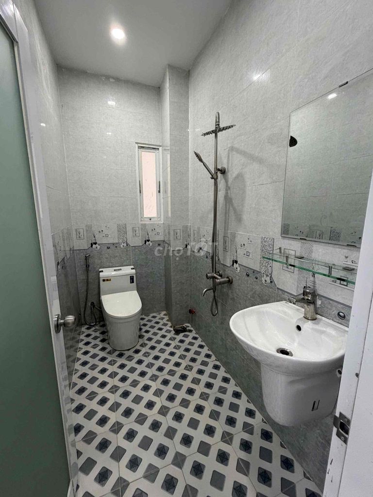 need to rent the whole 6 x 9 bedroom 5 tolet alley car 7 meters ds 22
