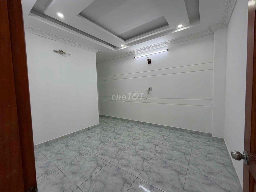 need to rent the whole 6 x 9 bedroom 5 tolet alley car 7 meters ds 22