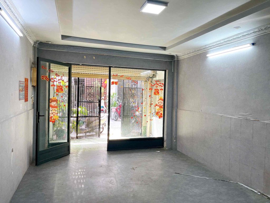 We'll hire a 5-metre alley. 4 x14 meters good price!