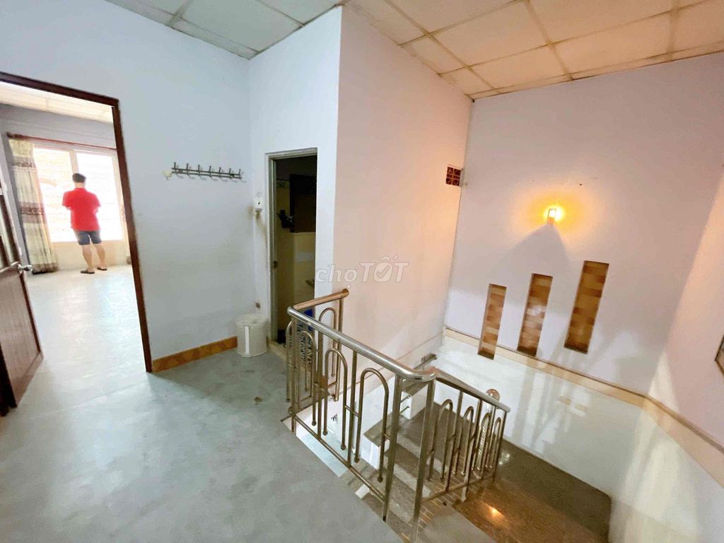 We'll hire a 5-metre alley. 4 x14 meters good price!