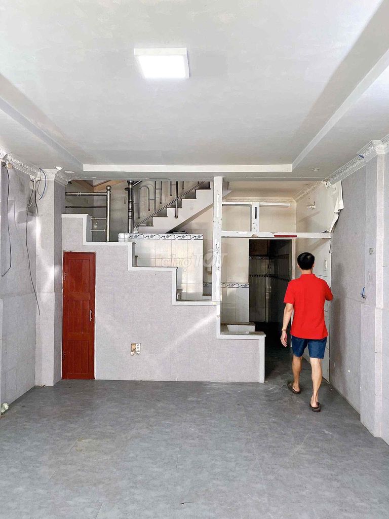 We'll hire a 5-metre alley. 4 x14 meters good price!