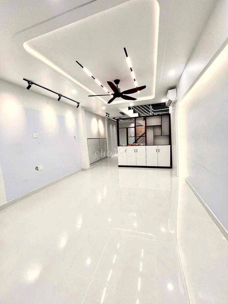 New house. Dương Cát Lợi on 7th.